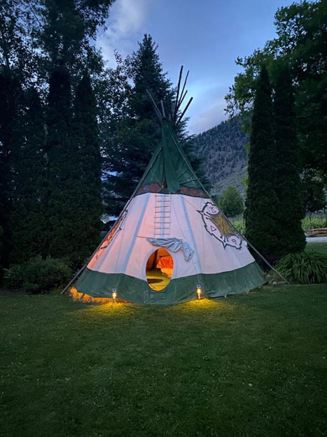 Similkameen Wild Resort & Winery Retreat オソヨース エクステリア 写真