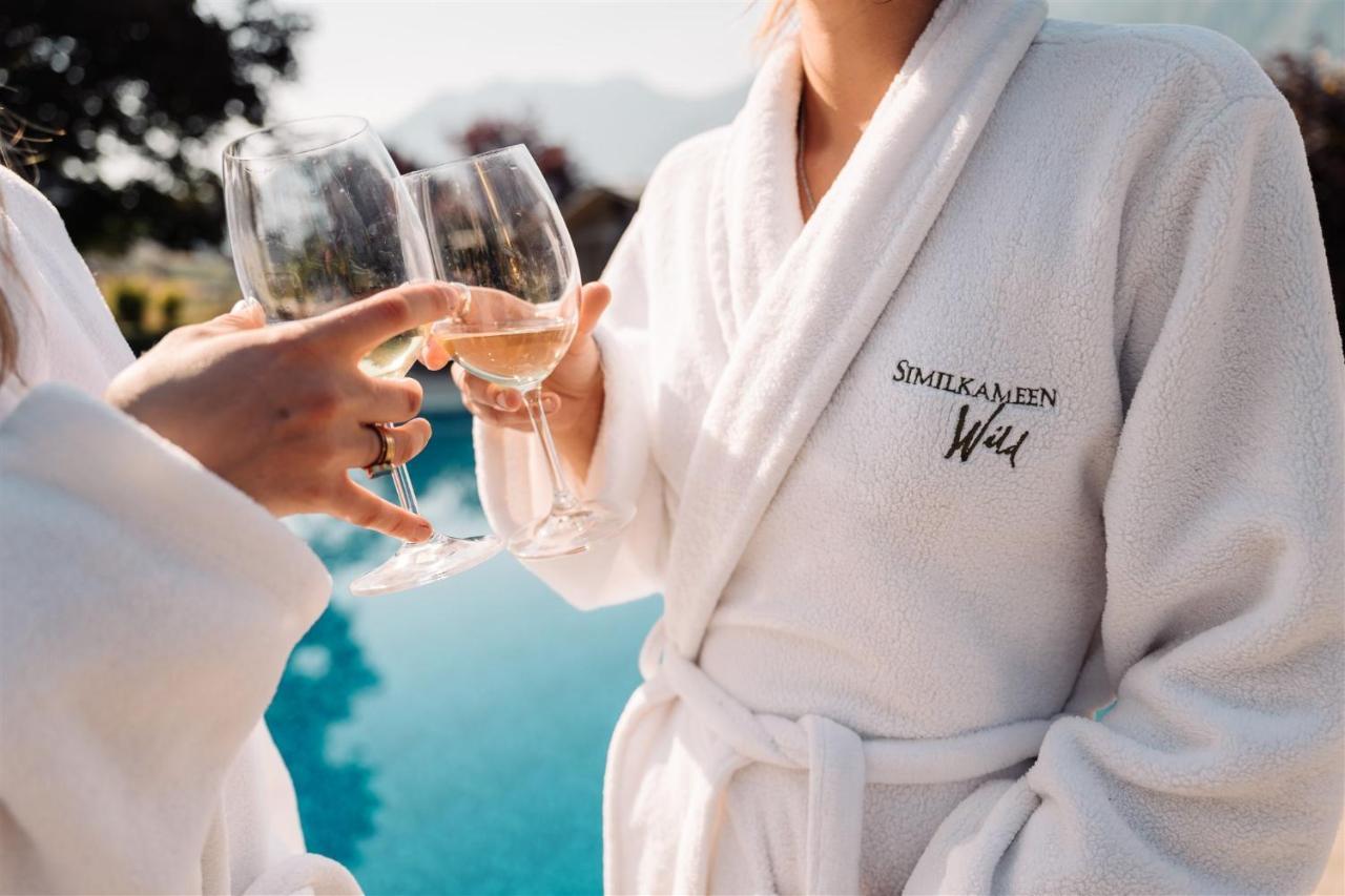Similkameen Wild Resort & Winery Retreat オソヨース エクステリア 写真