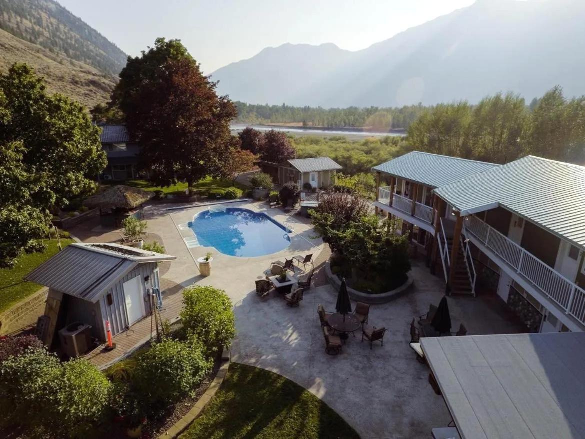Similkameen Wild Resort & Winery Retreat オソヨース エクステリア 写真