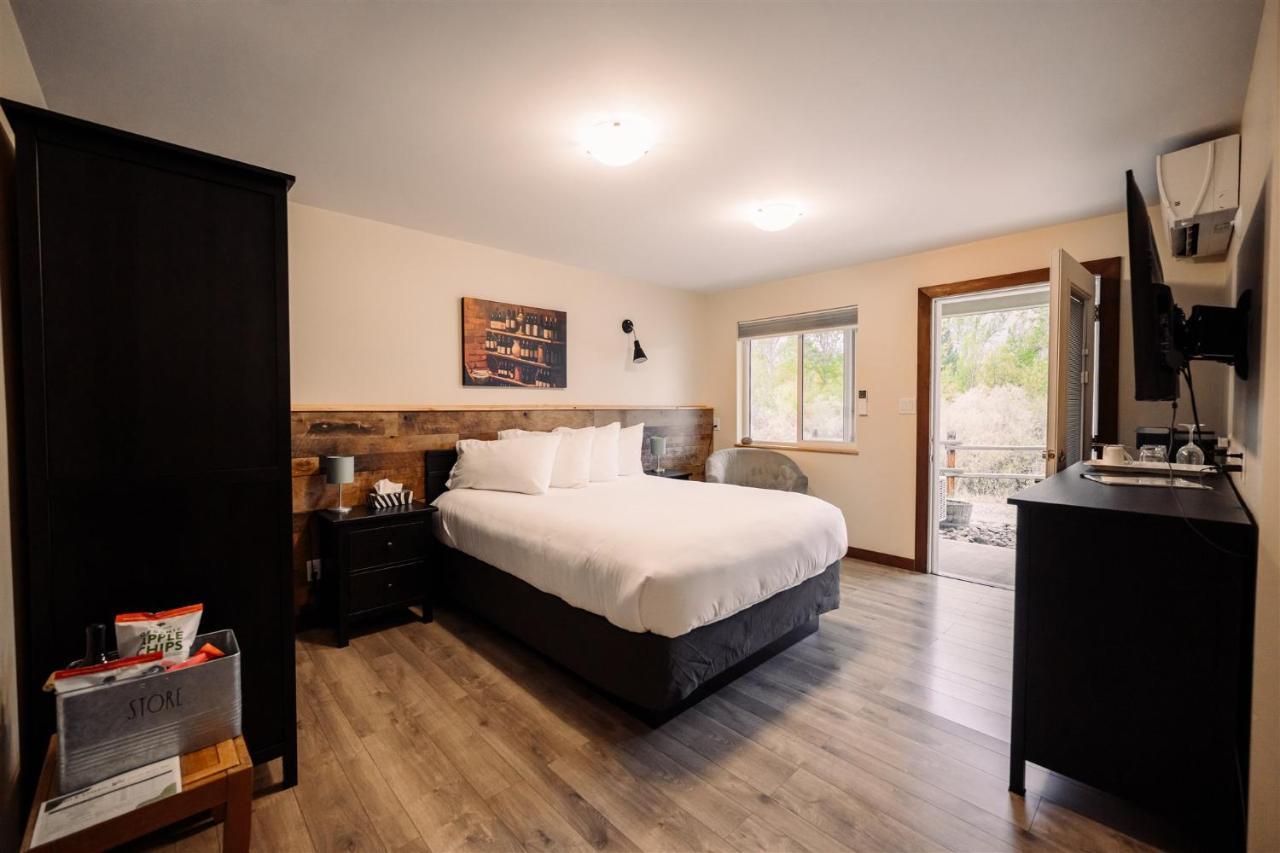 Similkameen Wild Resort & Winery Retreat オソヨース エクステリア 写真