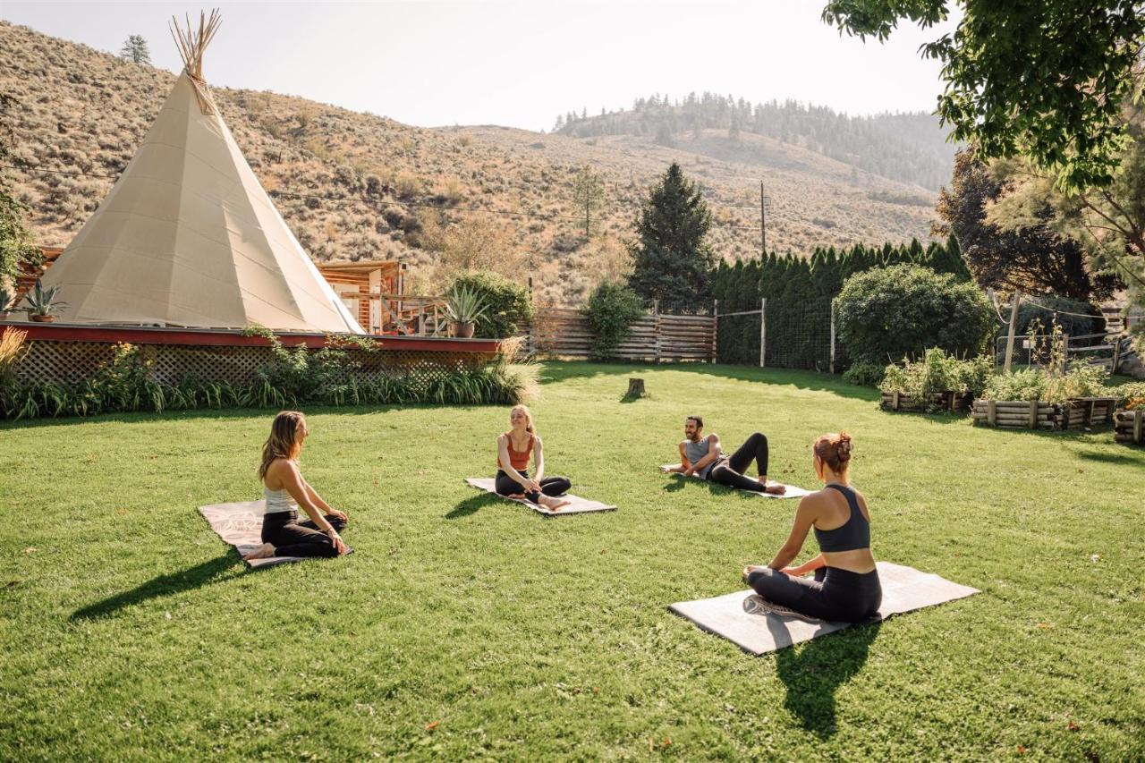 Similkameen Wild Resort & Winery Retreat オソヨース エクステリア 写真