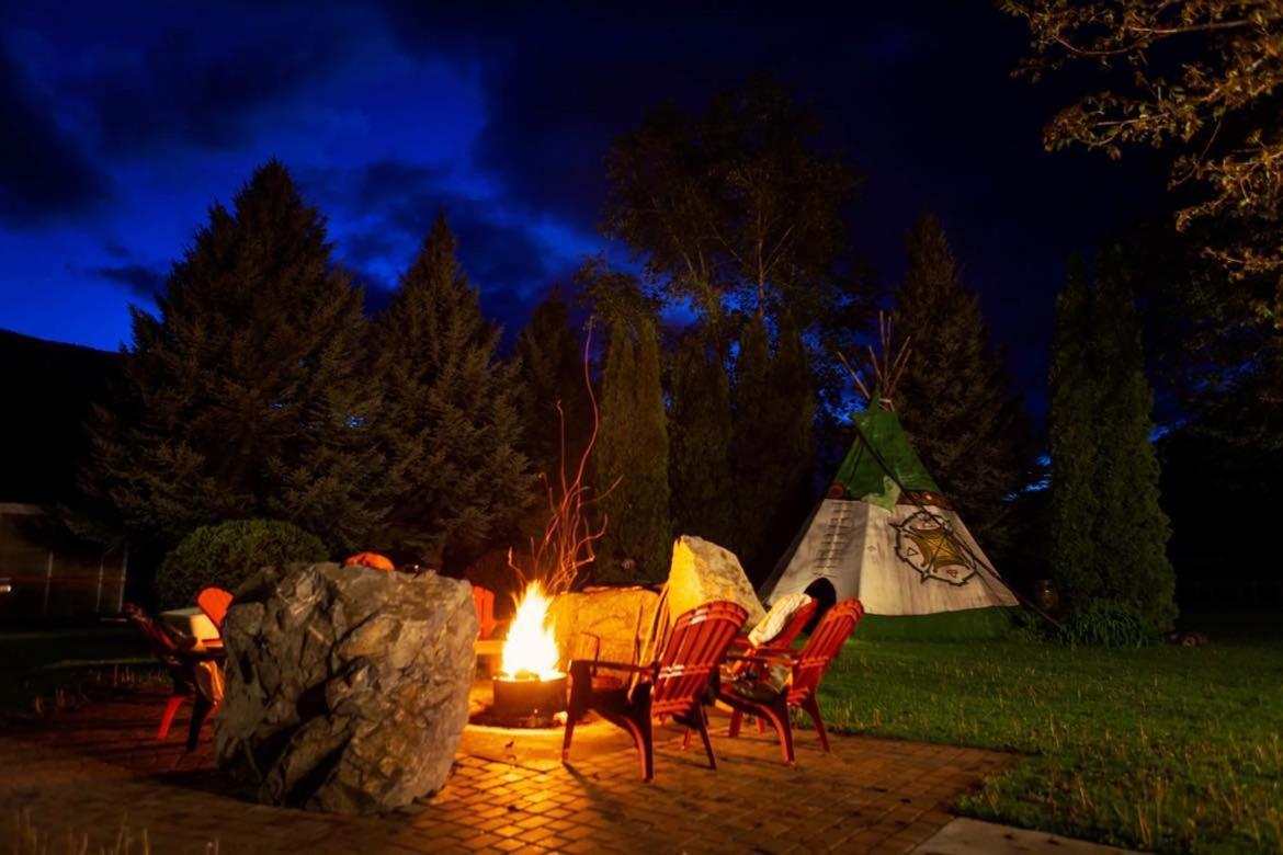 Similkameen Wild Resort & Winery Retreat オソヨース エクステリア 写真
