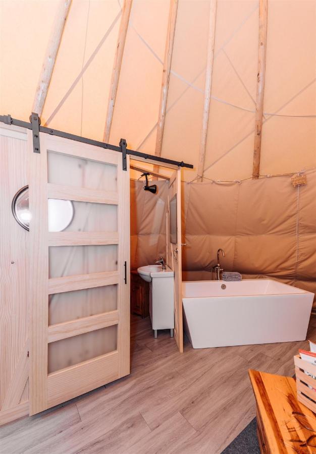Similkameen Wild Resort & Winery Retreat オソヨース エクステリア 写真