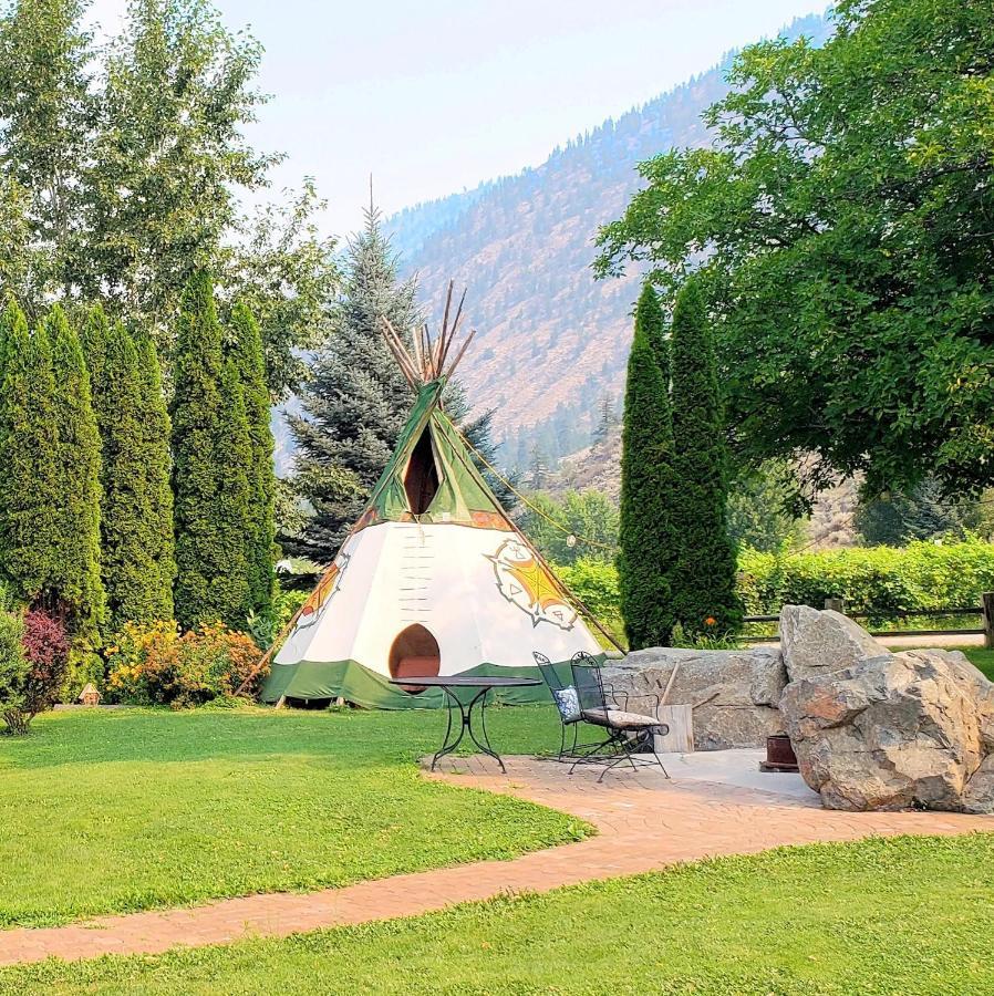 Similkameen Wild Resort & Winery Retreat オソヨース エクステリア 写真