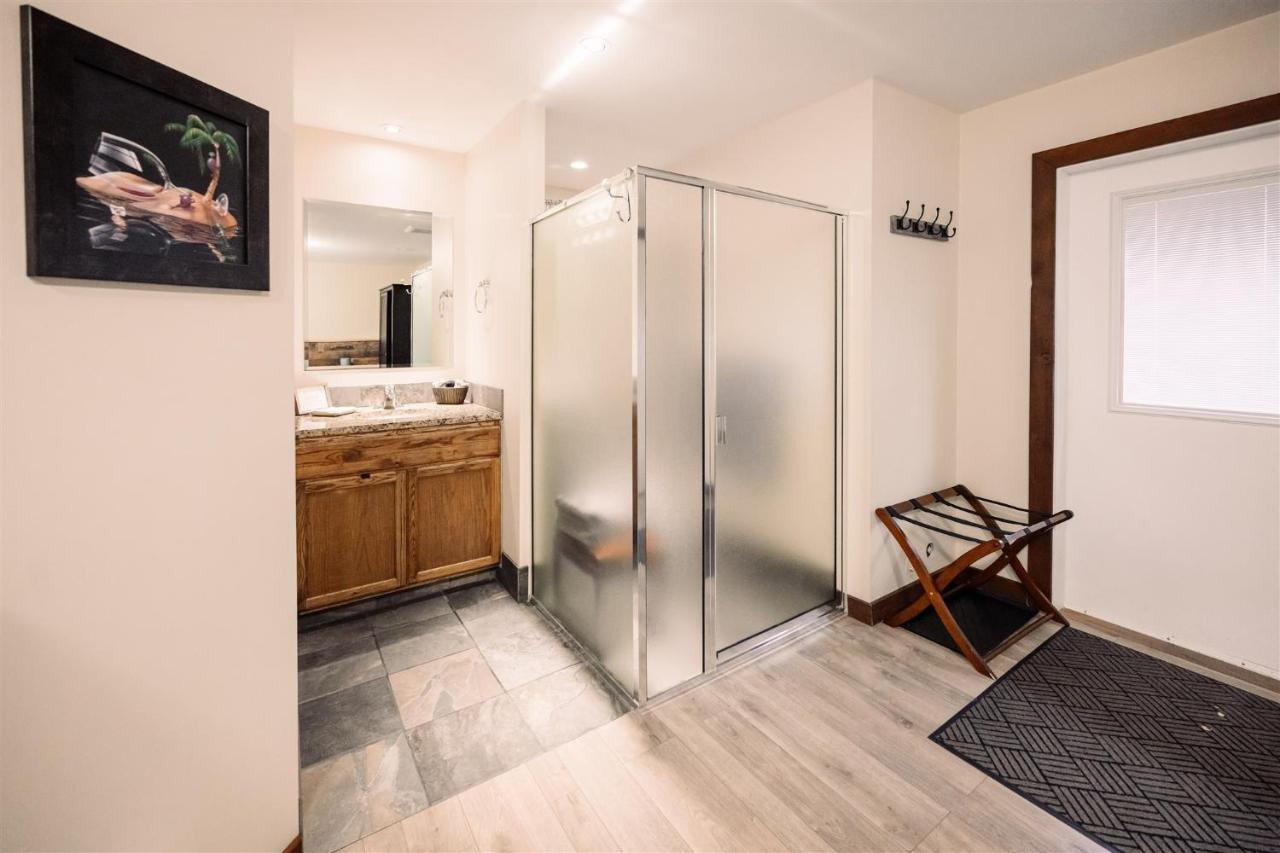 Similkameen Wild Resort & Winery Retreat オソヨース エクステリア 写真