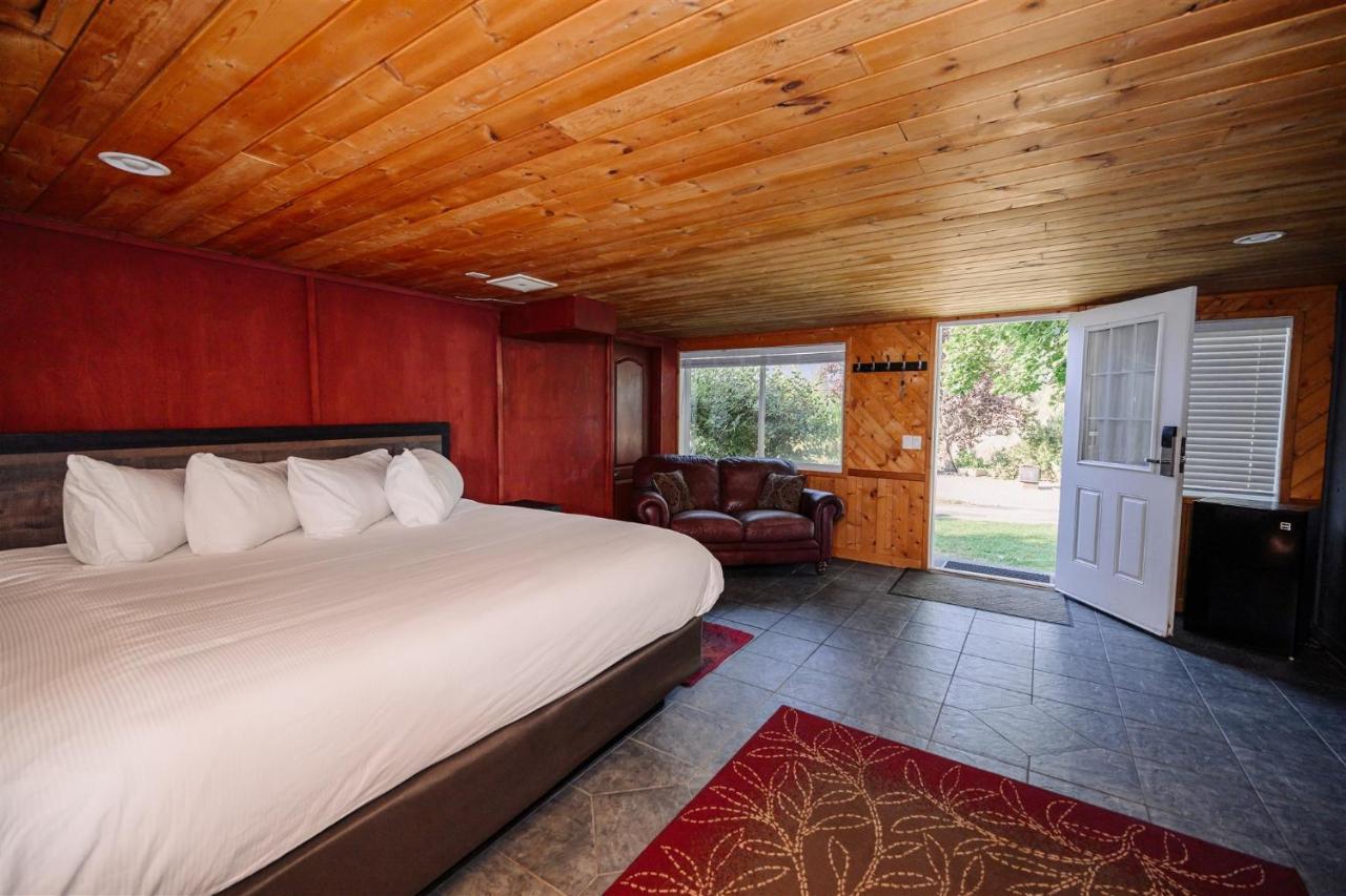 Similkameen Wild Resort & Winery Retreat オソヨース エクステリア 写真
