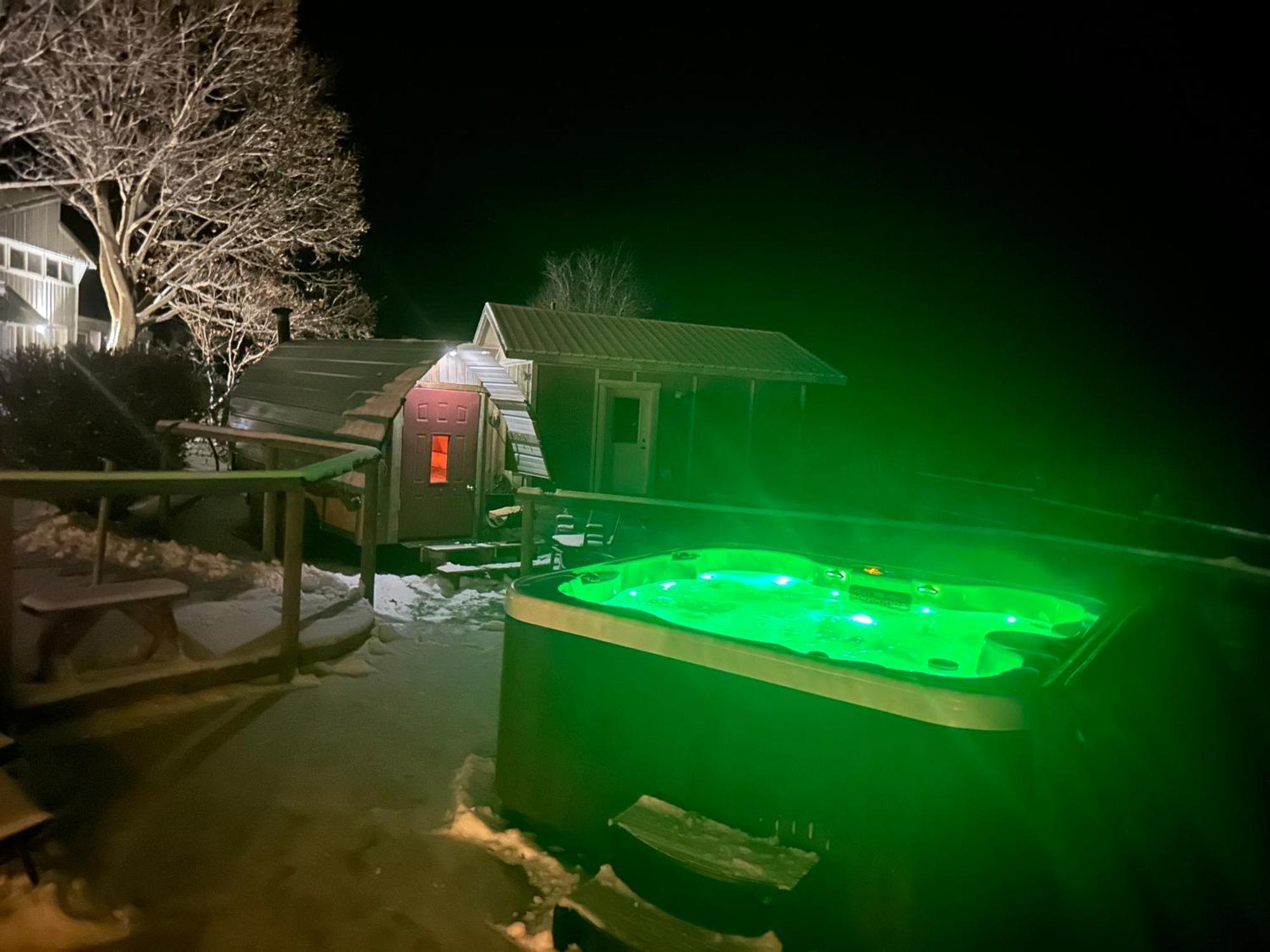 Similkameen Wild Resort & Winery Retreat オソヨース エクステリア 写真
