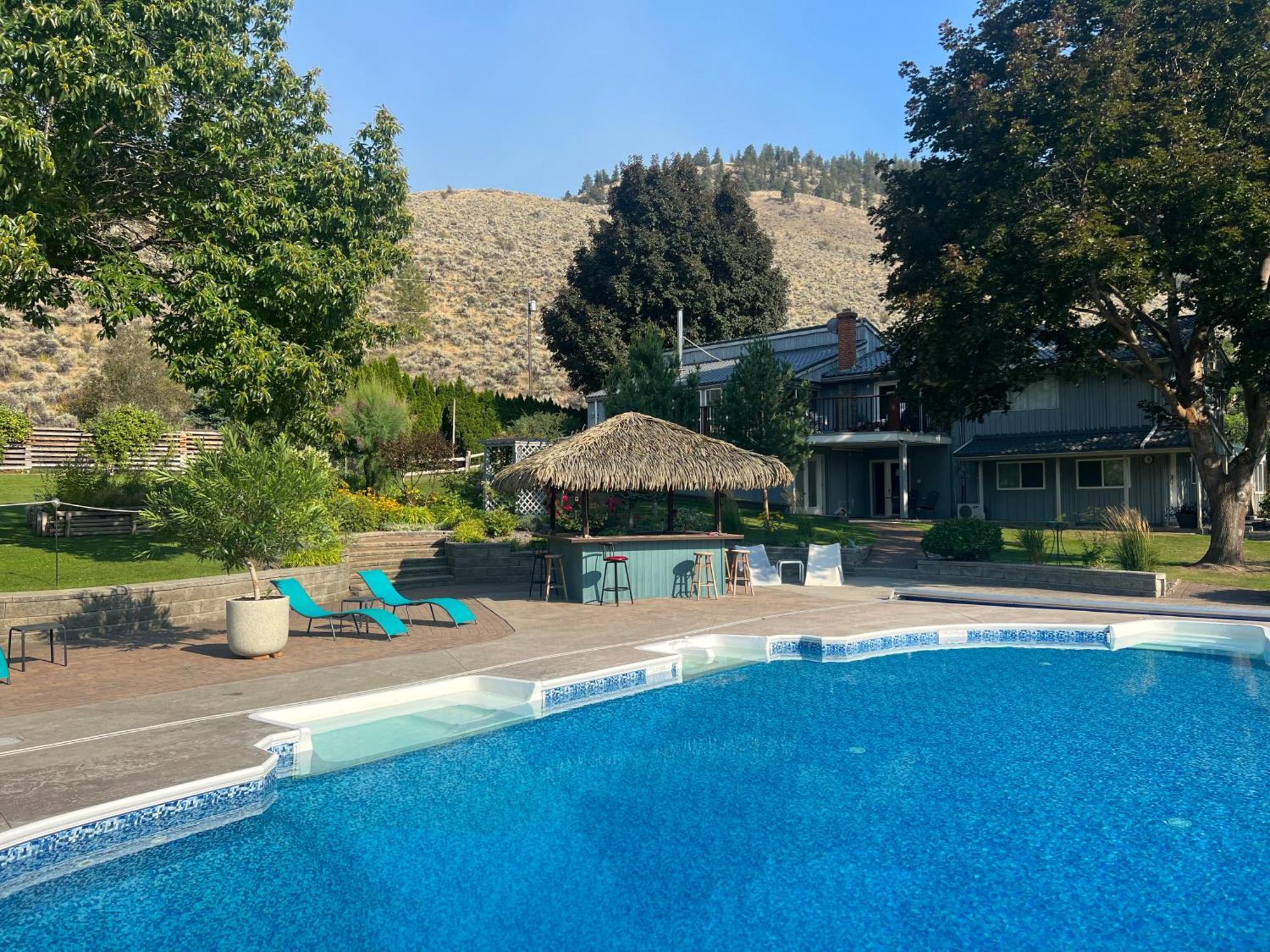Similkameen Wild Resort & Winery Retreat オソヨース エクステリア 写真