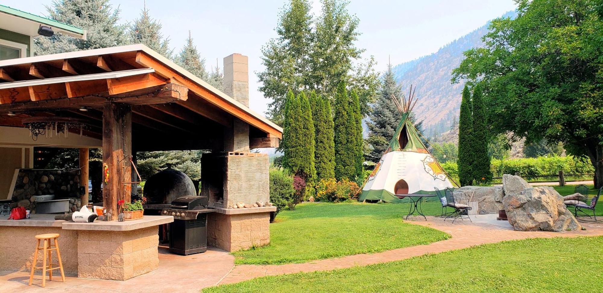 Similkameen Wild Resort & Winery Retreat オソヨース エクステリア 写真