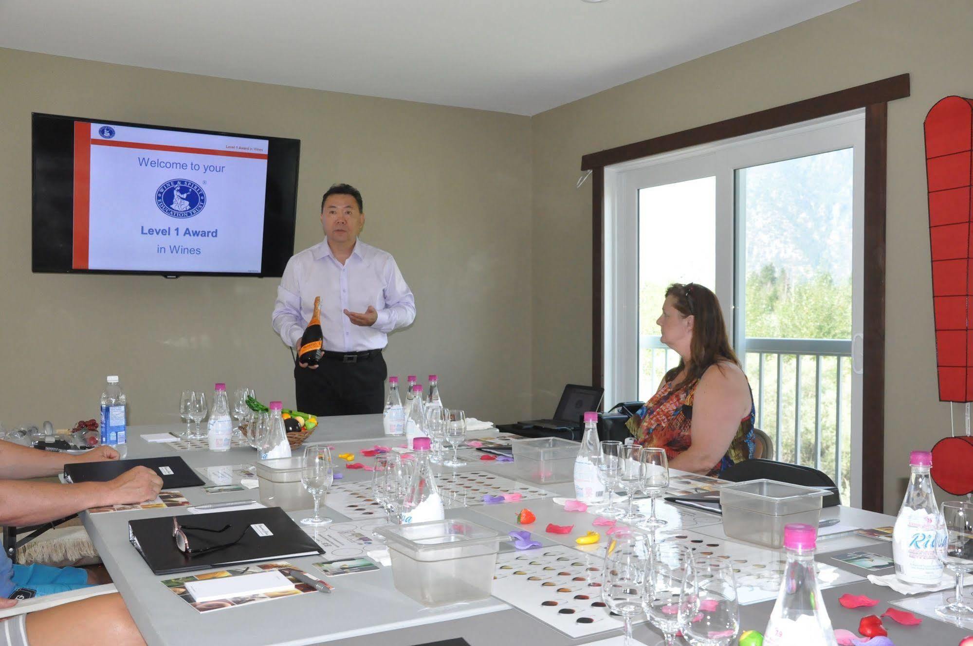 Similkameen Wild Resort & Winery Retreat オソヨース エクステリア 写真