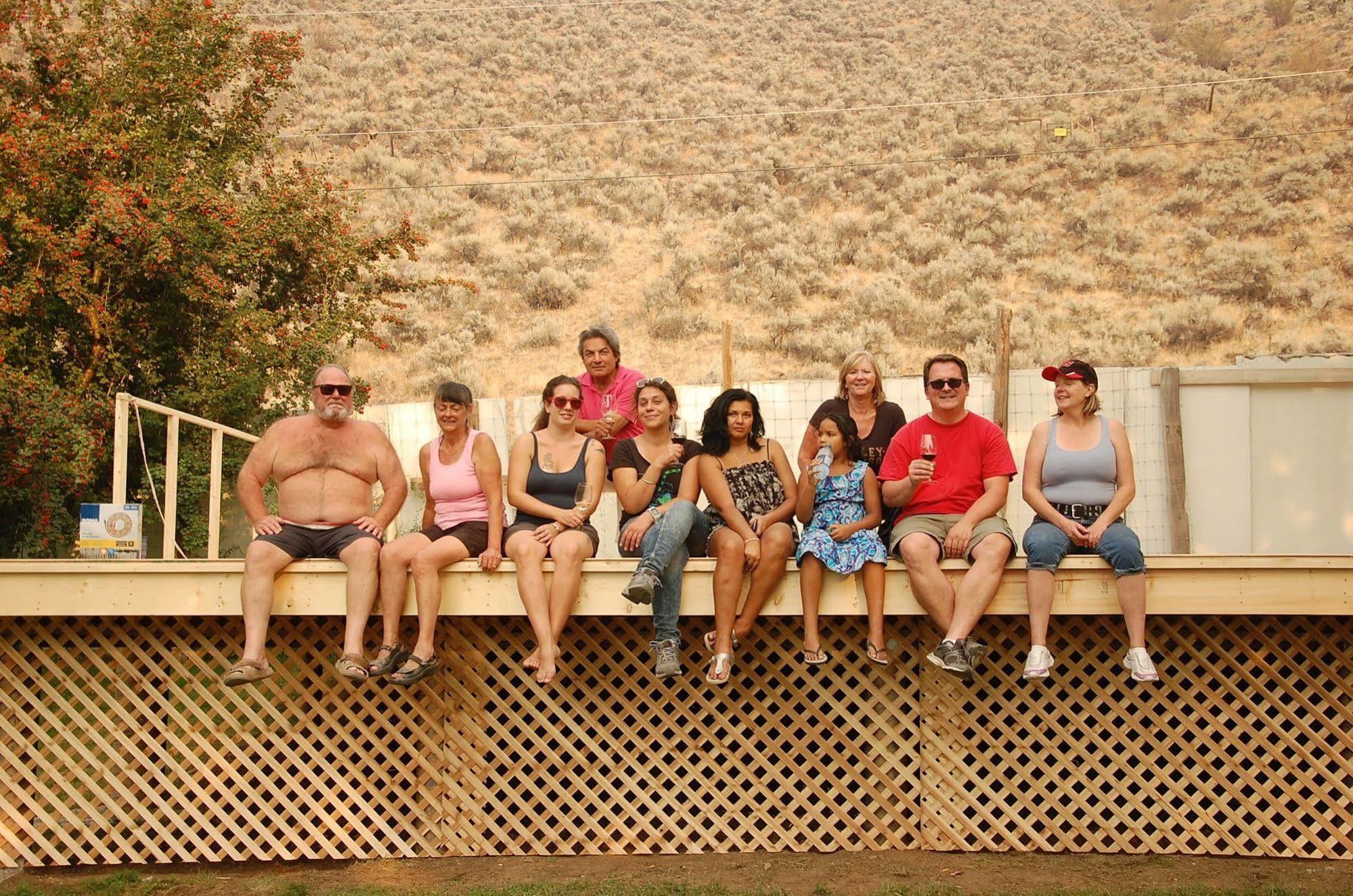 Similkameen Wild Resort & Winery Retreat オソヨース エクステリア 写真